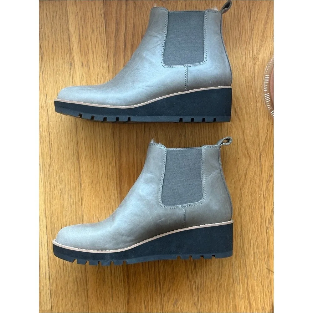 NWT Gray Leather Shearling Lined Wedge Boots Gray 8